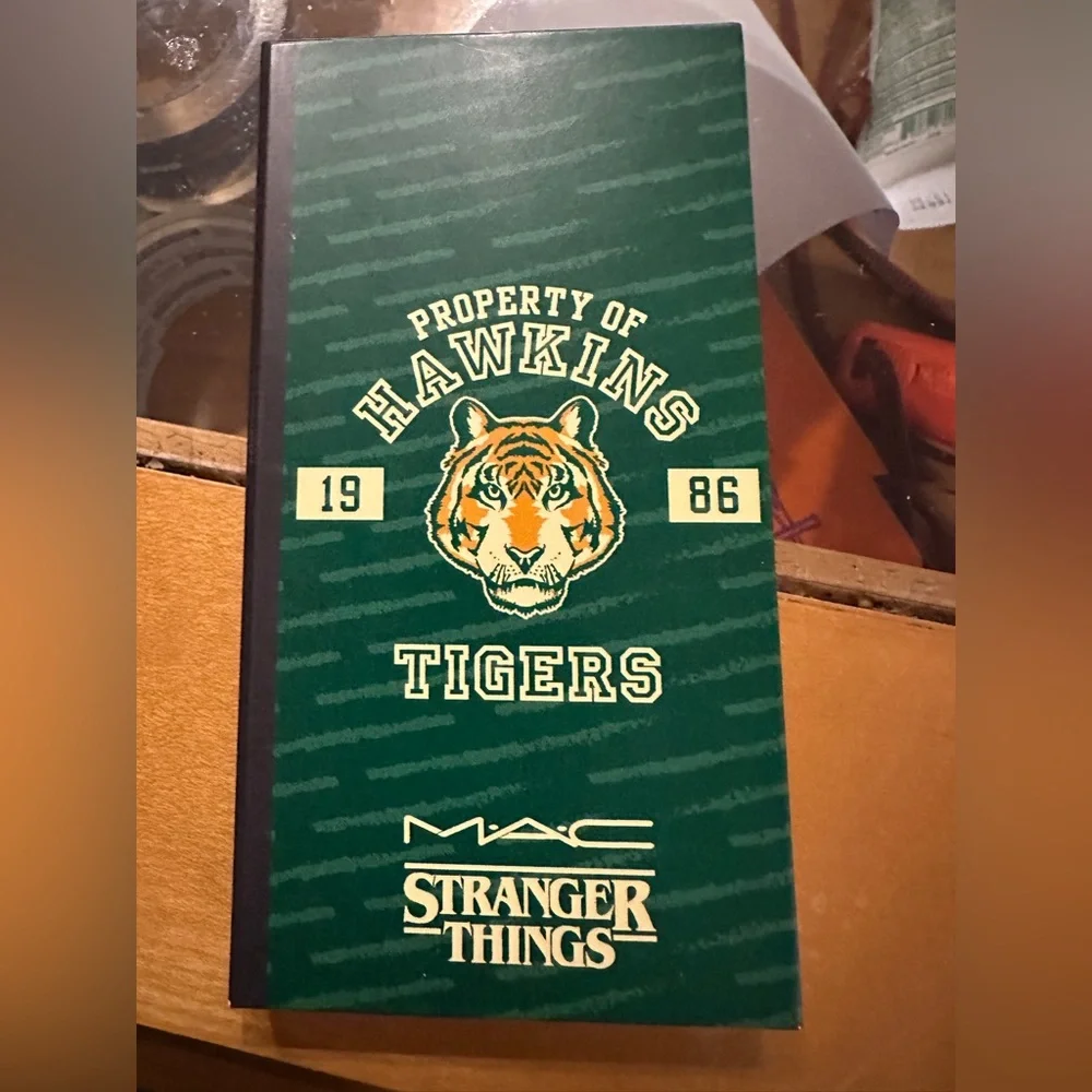 MAC Stranger Things Hawkins Tigers eyeshadow Palette season 4 nwot